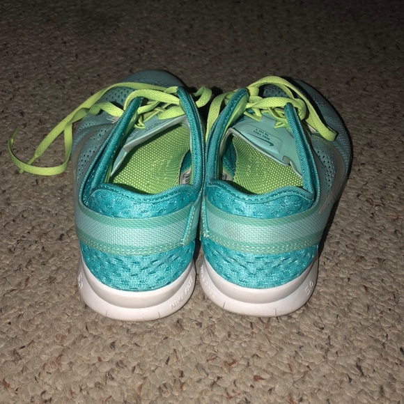 Nike's - Picture 3 of 4